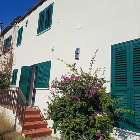 Casa Del Merlo بيت للعطل